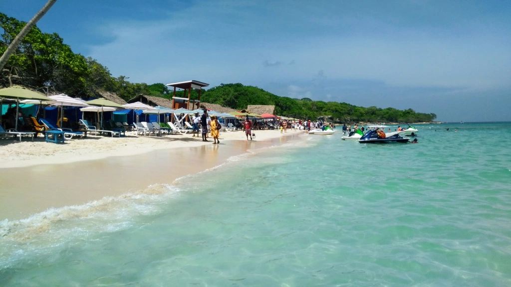 Playa-Blanca-Cartagena-Colombia