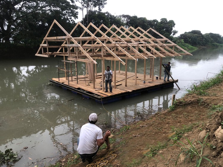 Construcción-Observatorio-Flotante-Santay-Ecuador