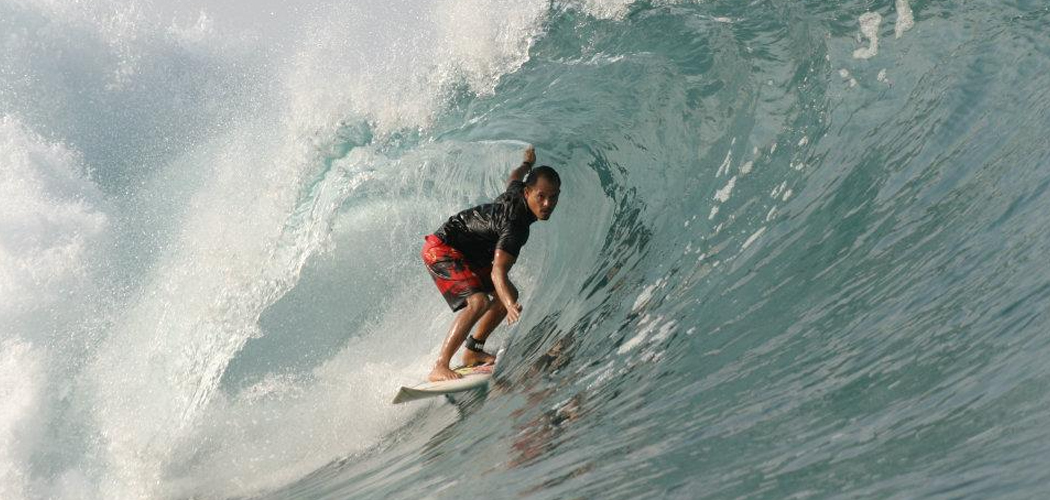 Eddie-Salazar-Tubo-Surf-Ecuador